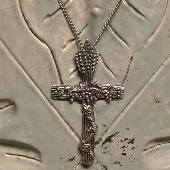 James Avery Retired Harvest Cross Pendant and Chain 19.5 Inches - Picture 7 of 13